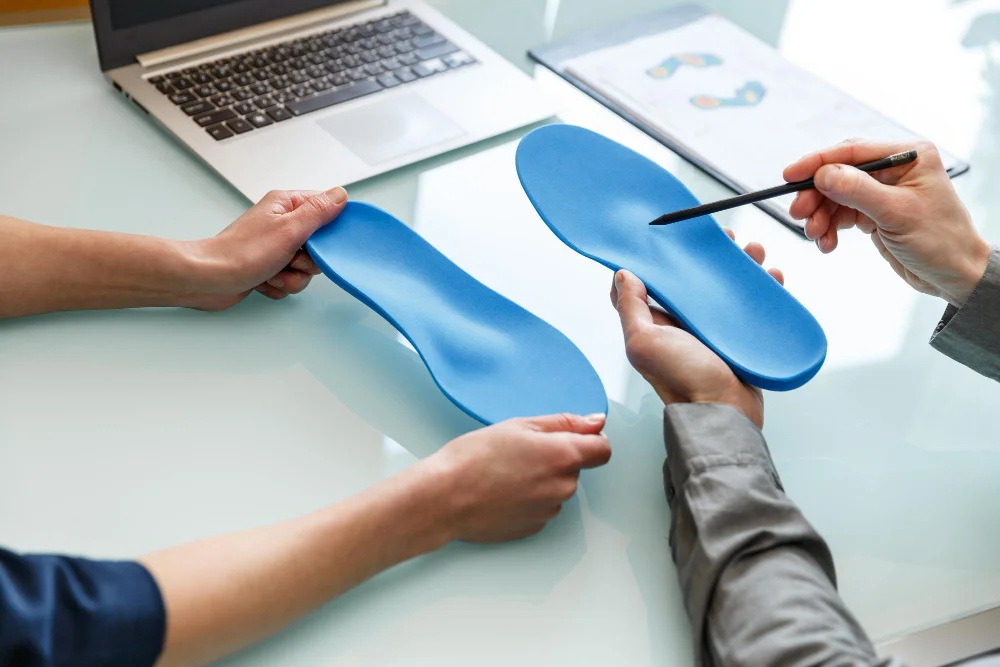 How Custom Orthotics and Off-the-Shelf Insoles Differ