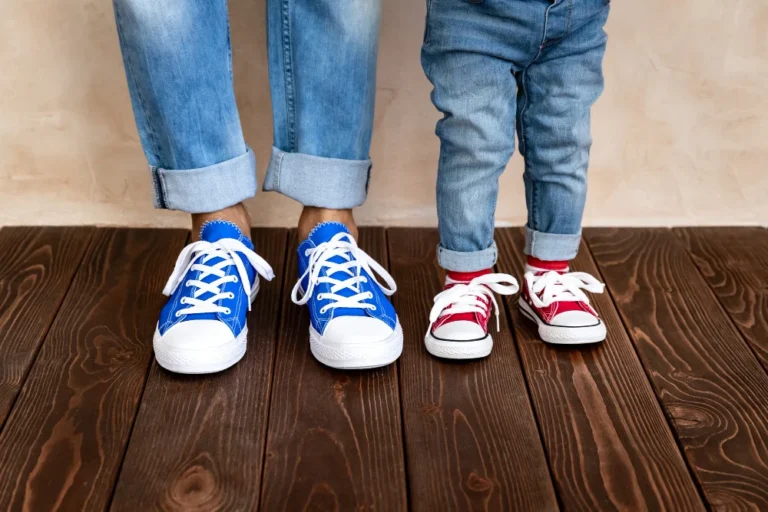 Back-to-School Shoes for Orthotics: A Parent’s Fitting Guide